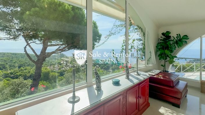 Image No.8-5 Bed Villa for sale