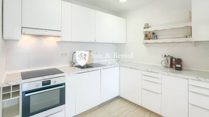 Image No.12-8 Bed Villa for sale