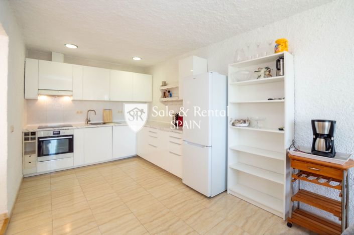 Image No.10-8 Bed Villa for sale