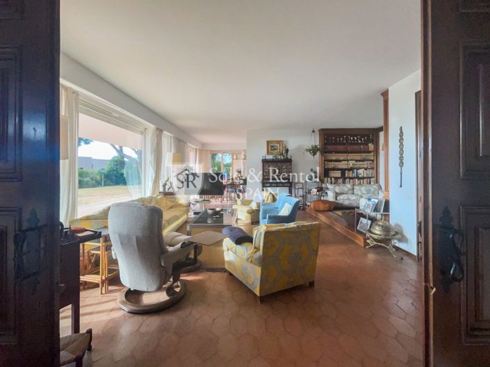 Image No.12-7 Bed Villa for sale