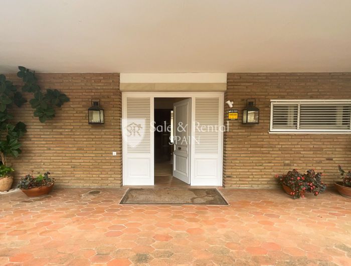 Image No.4-7 Bed Villa for sale