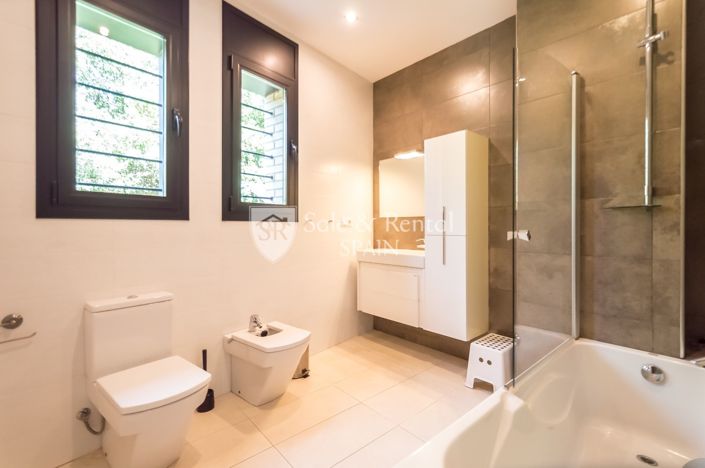 Image No.8-6 Bed Villa for sale