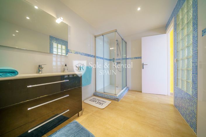 Image No.54-5 Bed Villa for sale