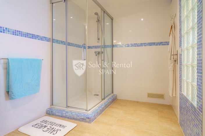 Image No.55-5 Bed Villa for sale