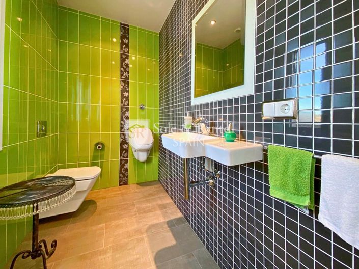 Image No.106-5 Bed Villa for sale