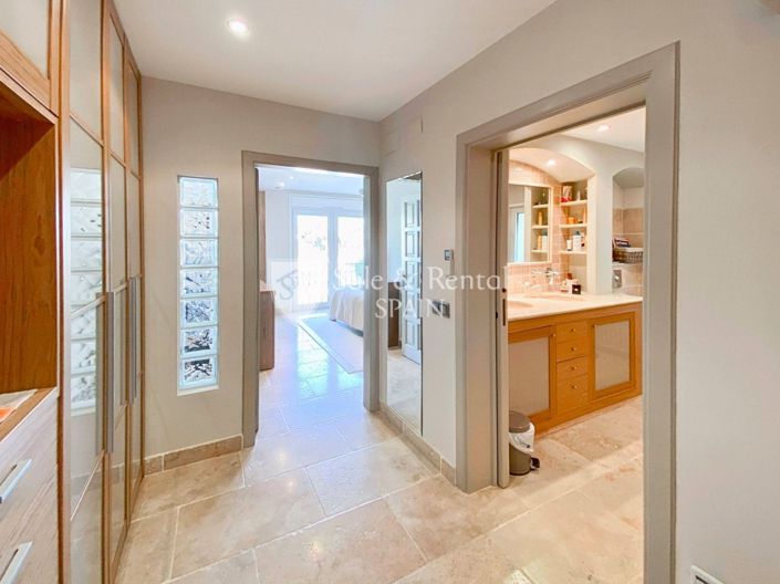 Image No.25-5 Bed Villa for sale