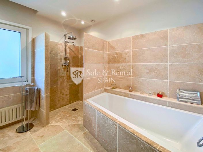 Image No.26-5 Bed Villa for sale