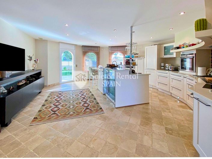 Image No.48-5 Bed Villa for sale