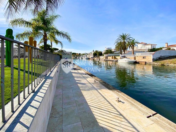 Image No.59-5 Bed Villa for sale