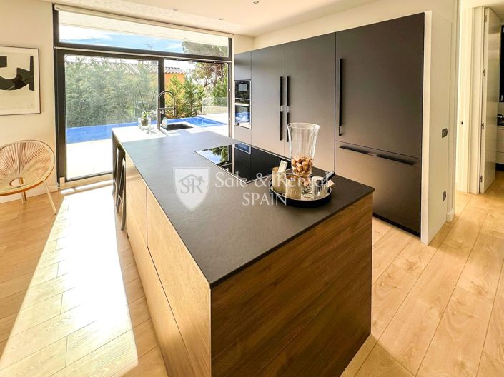 Image No.14-5 Bed Villa for sale