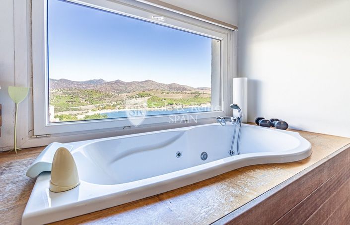 Image No.17-5 Bed Villa for sale