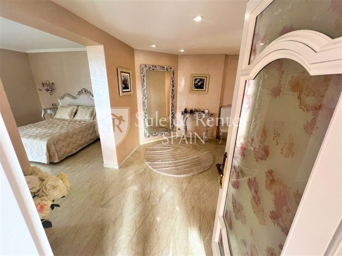 Image No.10-10 Bed Villa for sale