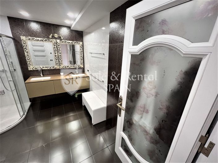 Image No.13-10 Bed Villa for sale