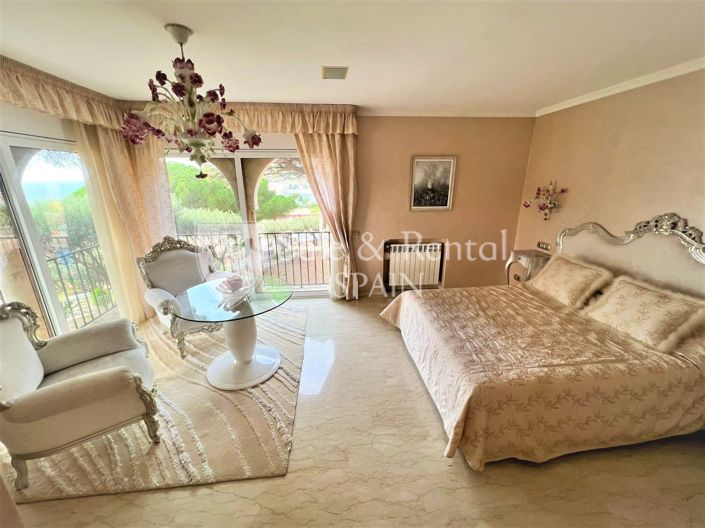 Image No.18-10 Bed Villa for sale