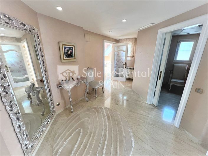 Image No.19-10 Bed Villa for sale