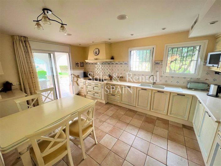 Image No.27-10 Bed Villa for sale