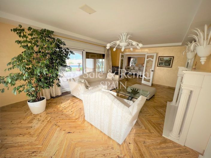 Image No.30-10 Bed Villa for sale