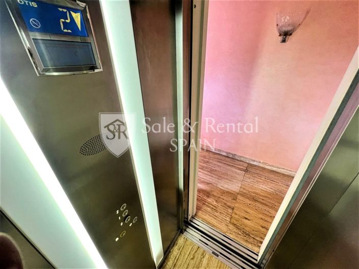 Image No.83-10 Bed Villa for sale