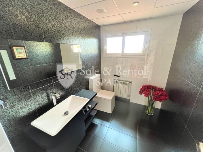 Image No.86-10 Bed Villa for sale