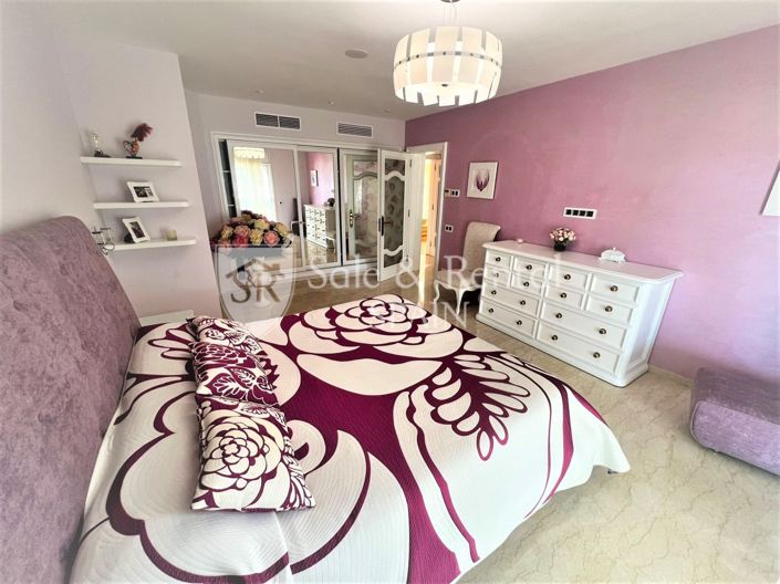 Image No.90-10 Bed Villa for sale