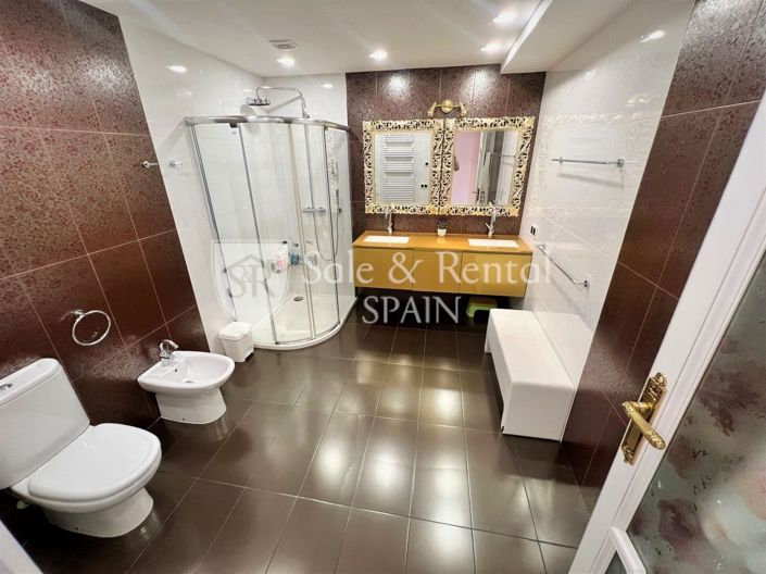 Image No.94-10 Bed Villa for sale