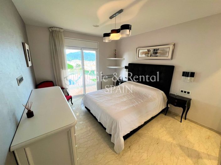 Image No.99-10 Bed Villa for sale