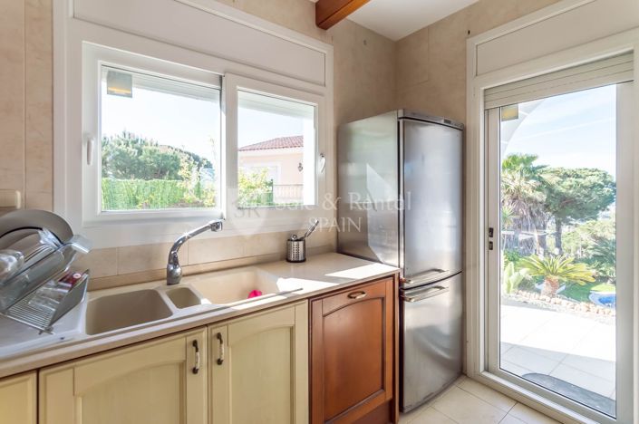 Image No.12-3 Bed Villa for sale