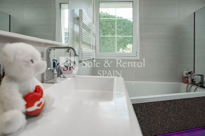 Image No.56-5 Bed Villa for sale