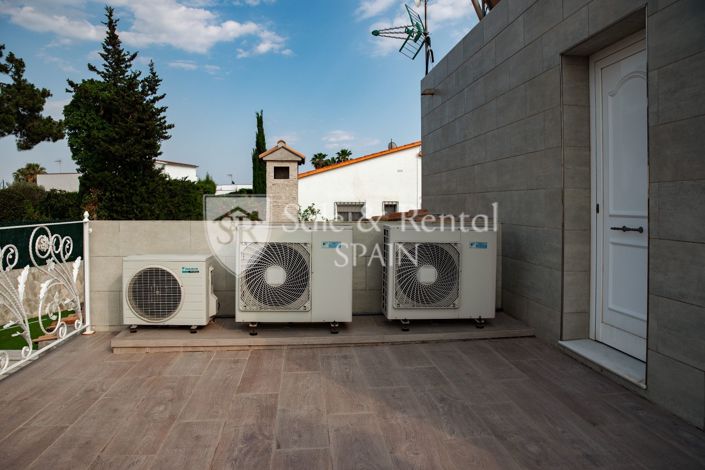 Image No.62-5 Bed Villa for sale