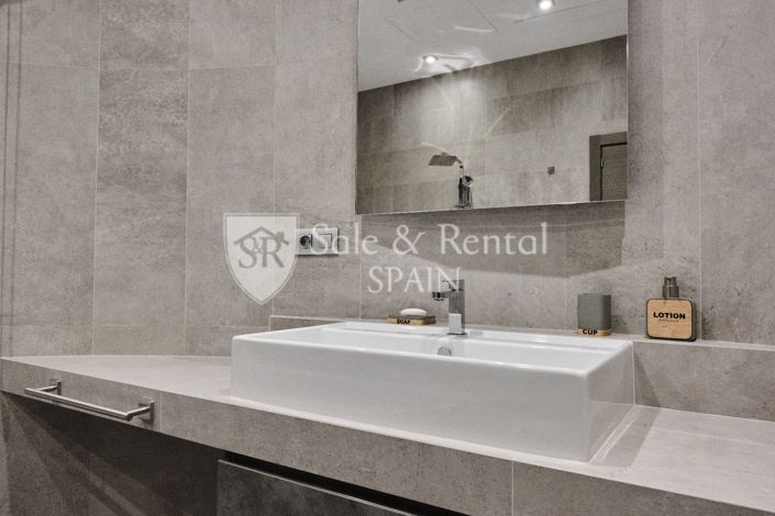 Image No.27-5 Bed Villa for sale