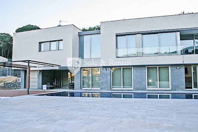 Image No.2-4 Bed Villa for sale