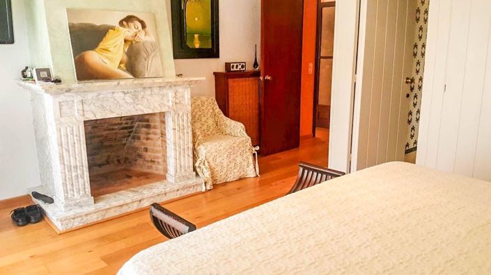 Image No.15-8 Bed Villa for sale