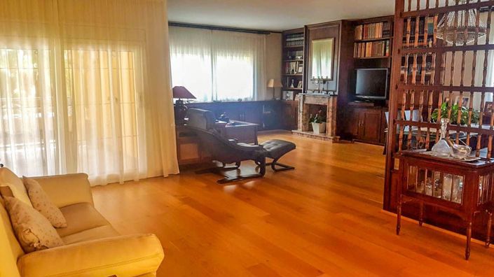 Image No.2-8 Bed Villa for sale