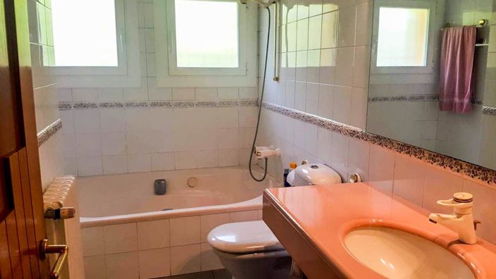 Image No.20-8 Bed Villa for sale