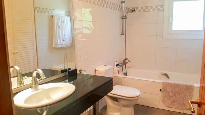 Image No.26-8 Bed Villa for sale