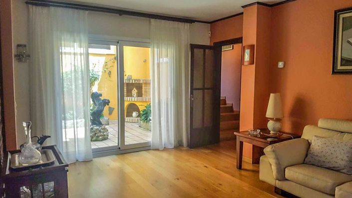 Image No.3-8 Bed Villa for sale