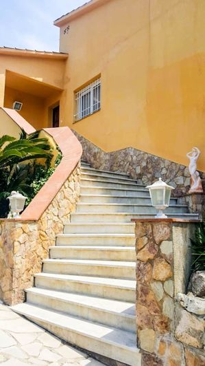 Image No.30-8 Bed Villa for sale