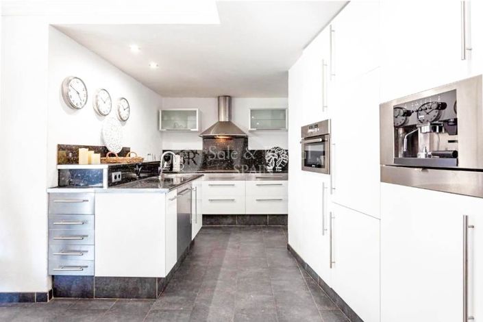 Image No.4-3 Bed Flat for sale