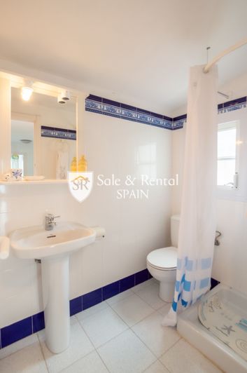 Image No.28-8 Bed Villa for sale