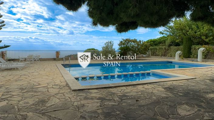 Image No.52-8 Bed Villa for sale