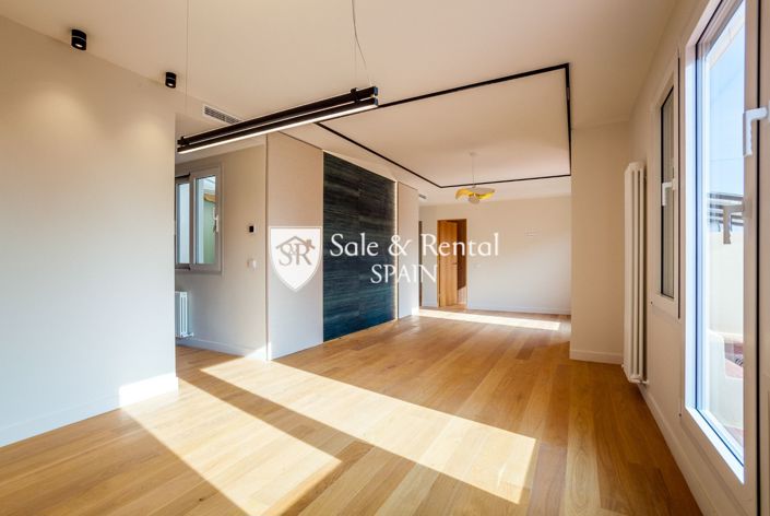 Image No.15-4 Bed Flat for sale