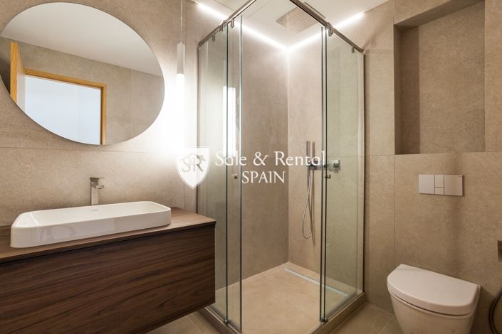 Image No.47-4 Bed Flat for sale