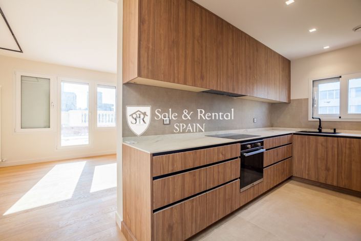 Image No.6-4 Bed Flat for sale