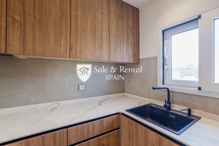 Image No.8-4 Bed Flat for sale