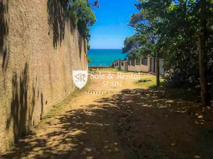 Image No.1-6 Bed Villa for sale
