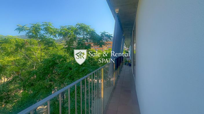 Image No.32-3 Bed Flat for sale