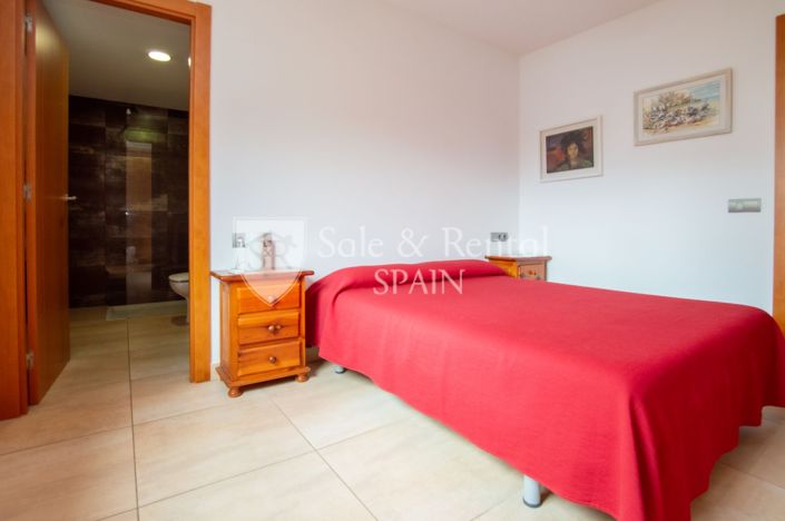 Image No.19-3 Bed Flat for sale