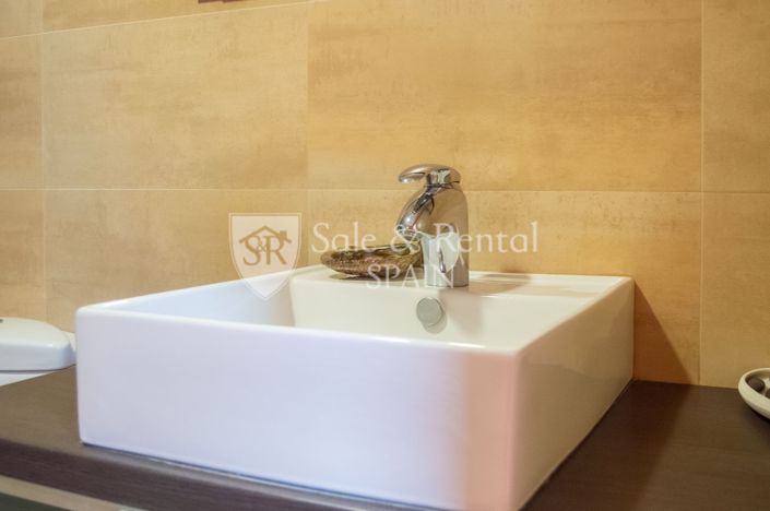 Image No.21-3 Bed Flat for sale