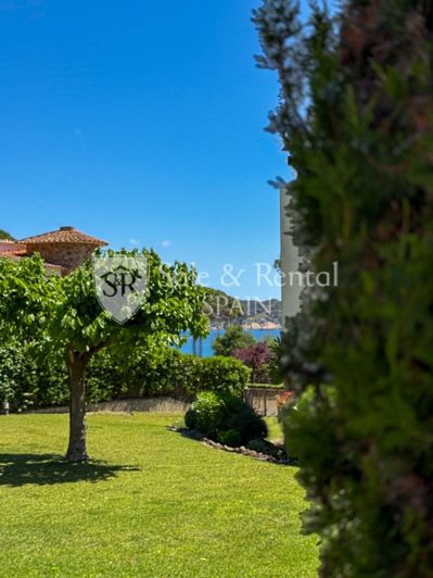 Image No.21-4 Bed Flat for sale