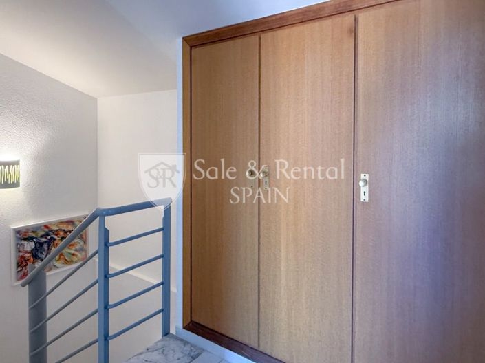 Image No.27-4 Bed Flat for sale